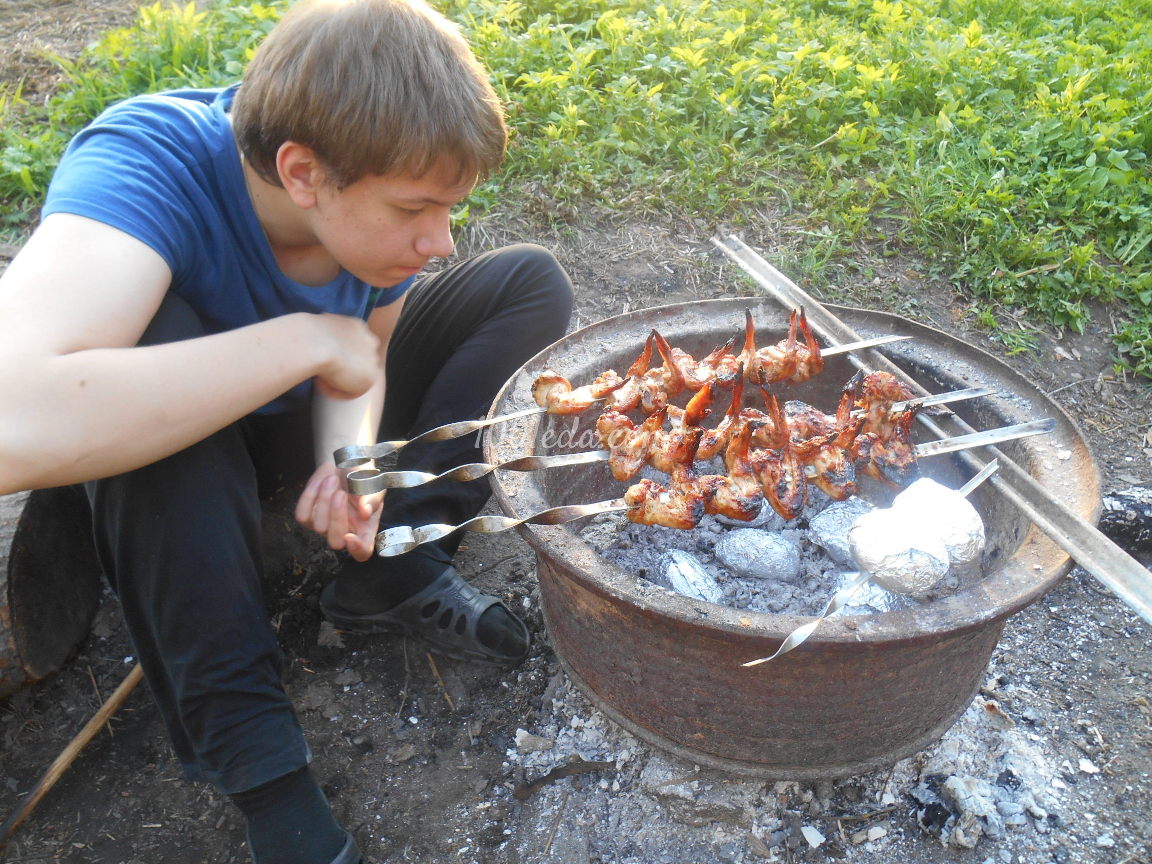 Куриные крылышки в соево-имбирном соусе, запечённые на углях: рецепт с пошаговым фото