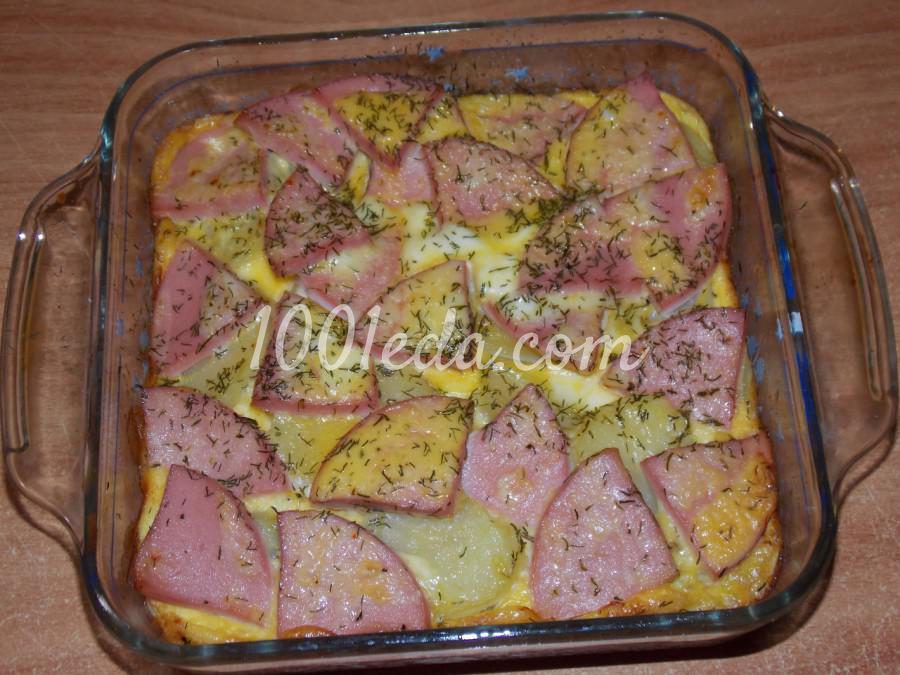 Картофель запеченный с колбасой под омлетом
