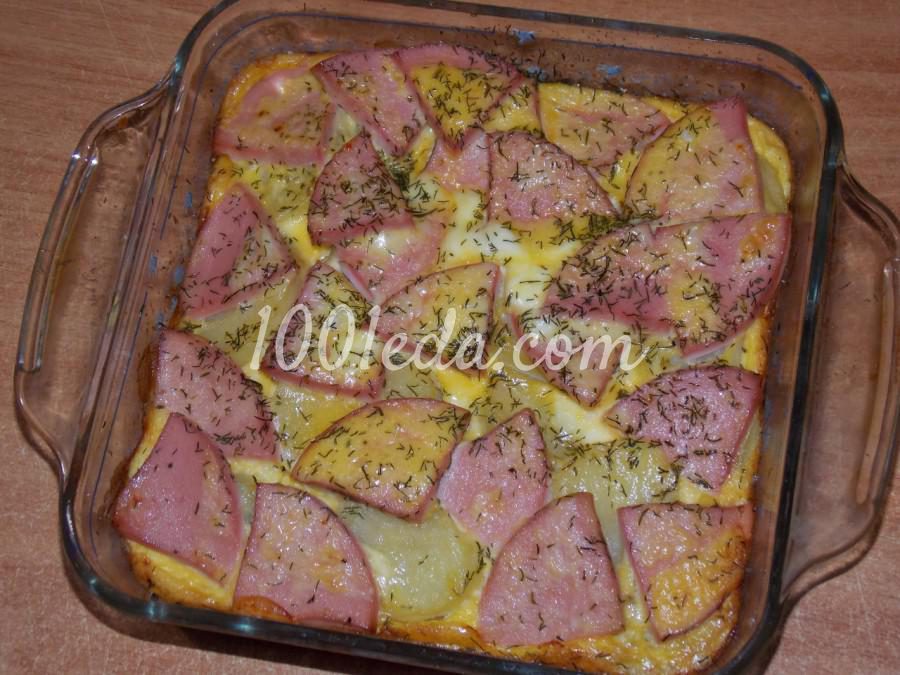 Картофель, запеченный с колбасой, под омлетом