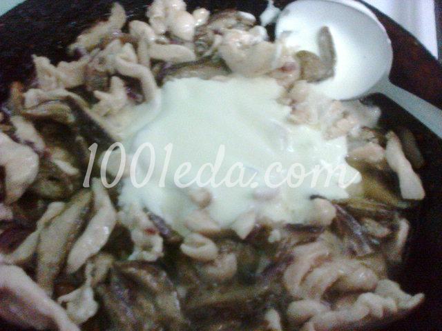 Диетическое куриное филе с белыми грибами в сметане: рецепт с пошаговым фото - Шаг №8