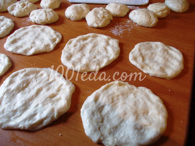 Дрожжевые пирожки с картошкой на тесте с добавлением картофельного пюре - Шаг №8