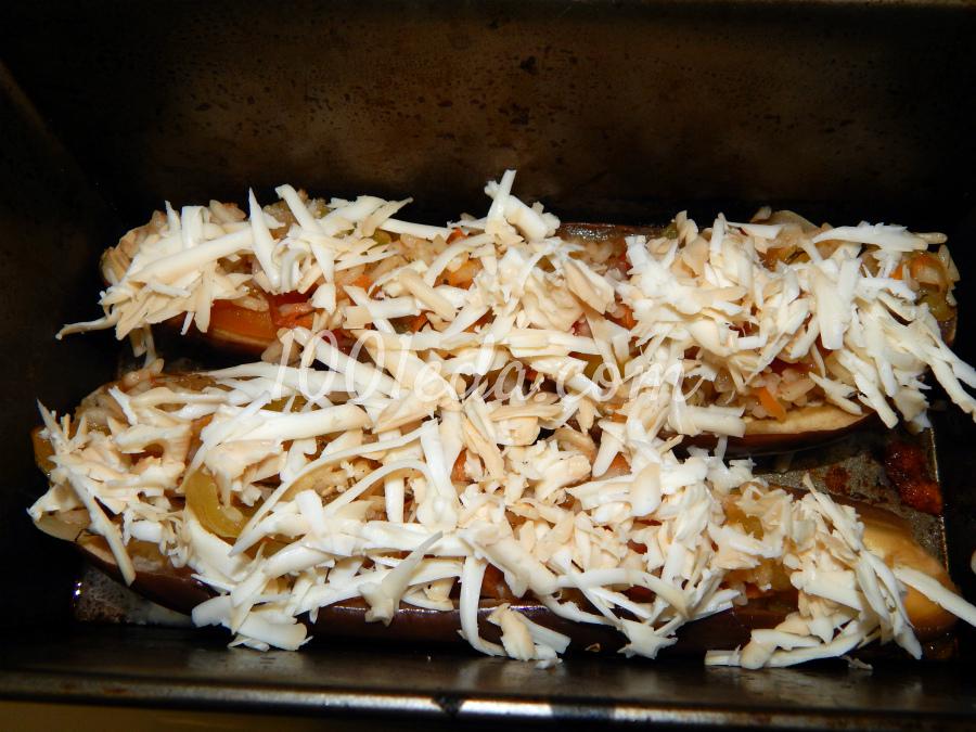 Фаршированные лодочки из баклажана с рисом и овощами: рецепт с пошаговым фото - Шаг №7