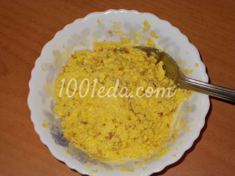Фаршированные яйца с икрой и майонезом: рецепт с пошаговым фото - Шаг №3