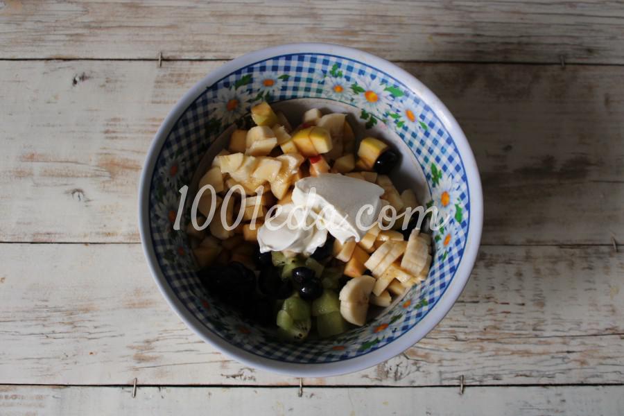 Фруктовый салат со сметаной: пошаговое фото - Шаг №3