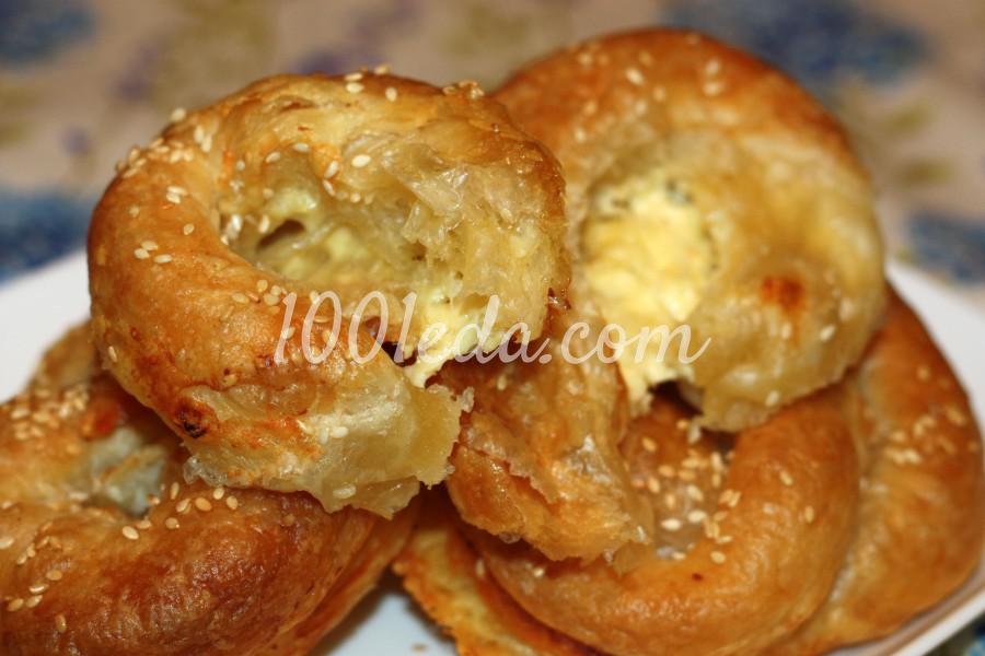 Слоеный крендель с сыром и соленой брынзой: рецепт с пошаговыми фото