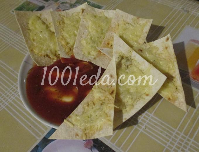 Домашние чипсы из лаваша с соусом