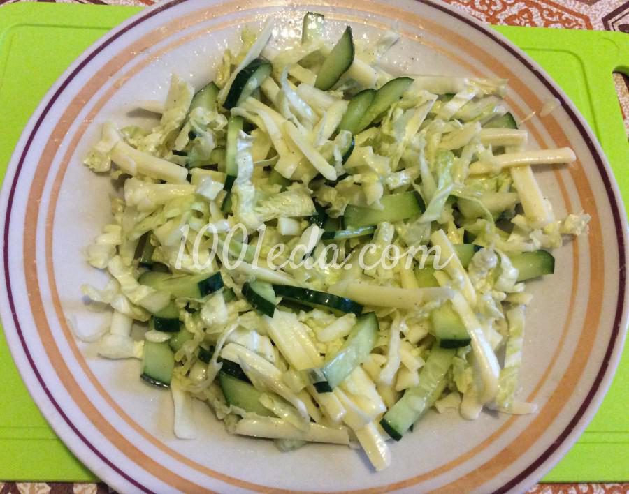 Лёгкий салат с овощами и сыром сулугуни
