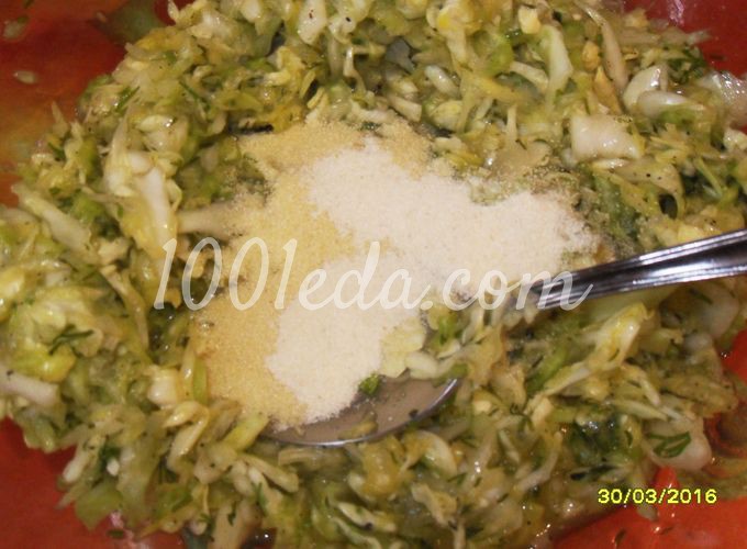 Капустные оладьи с манкой: рецепт с пошаговый фото - Шаг №3