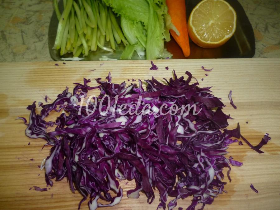 Капустный салат с черемшой: рецепт с пошаговым фото - Шаг №2