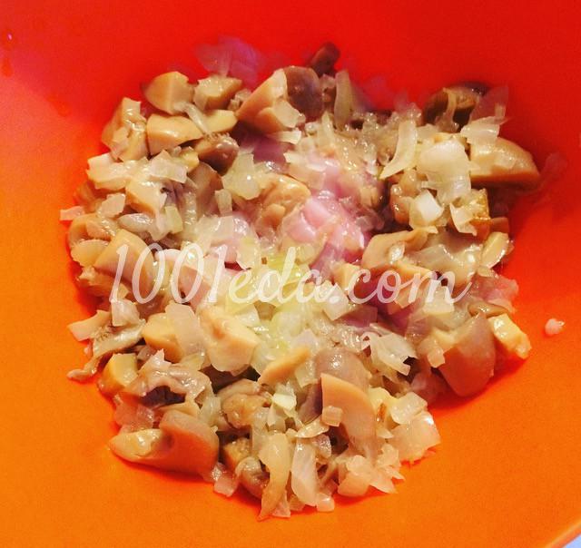 Картофельная бабка с курицей и грибами в глиняном горшочке: рецепт с пошаговым фото - Шаг №4