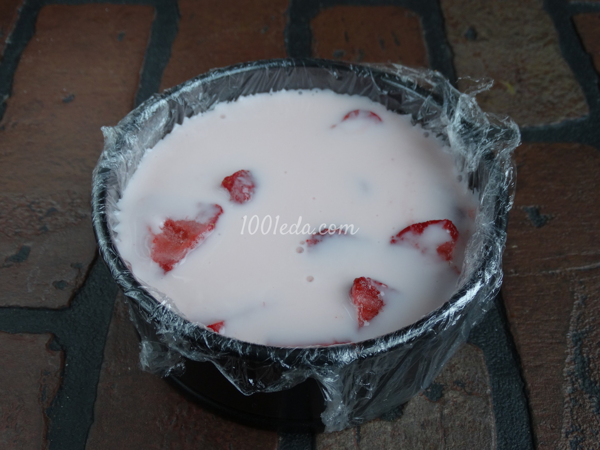 Клубнично-йогуртовый торт: рецепт с пошаговым фото - Шаг №6