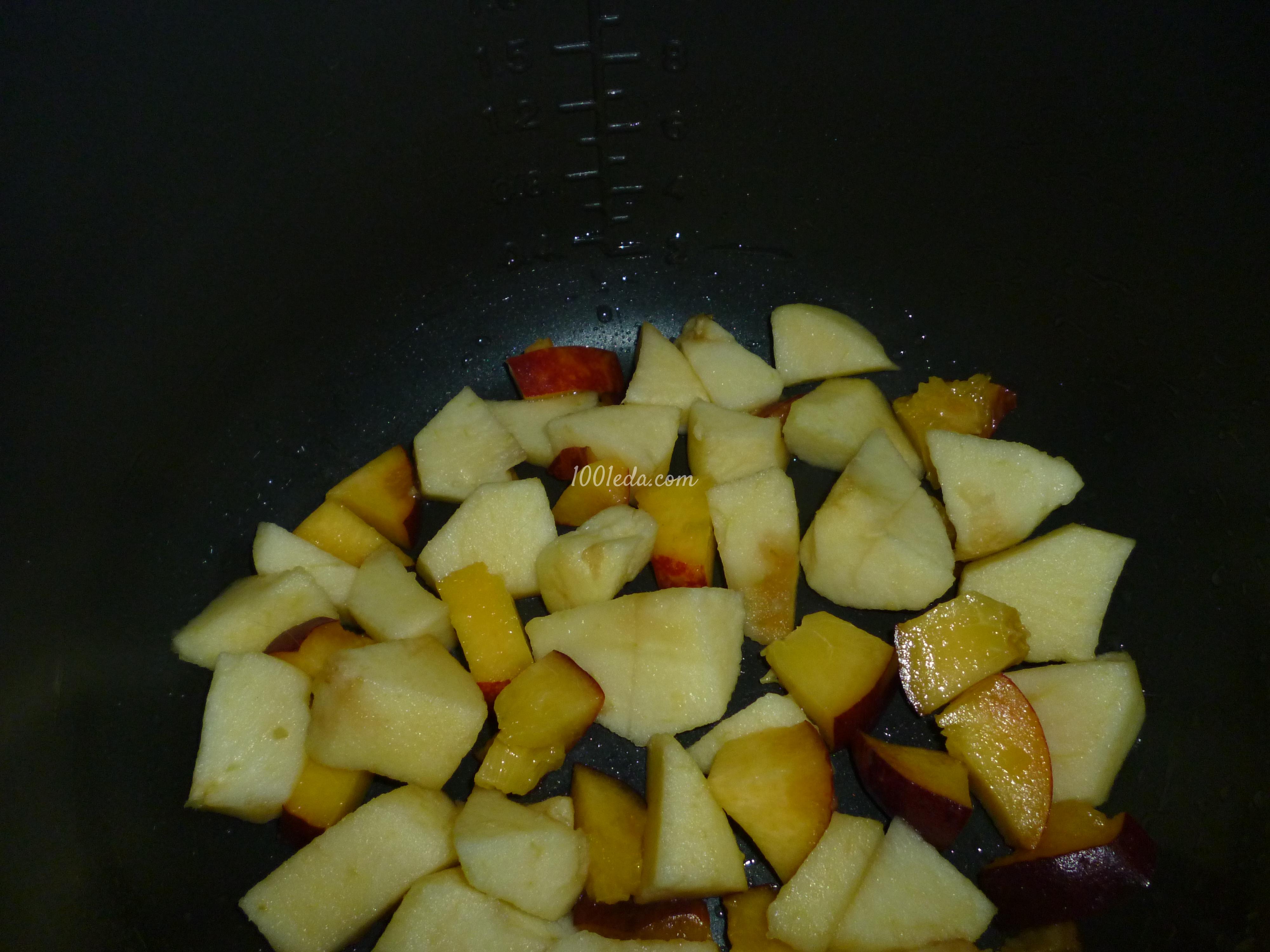 Шоколадный пирог с яблоками и персиком в мультиварке: рецепт с пошаговым фото - Шаг №4