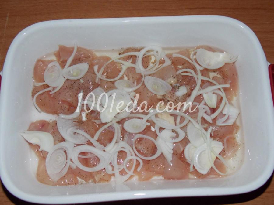Куриное филе, запечённое под омлетом: рецепт с пошаговым фото - Шаг №2