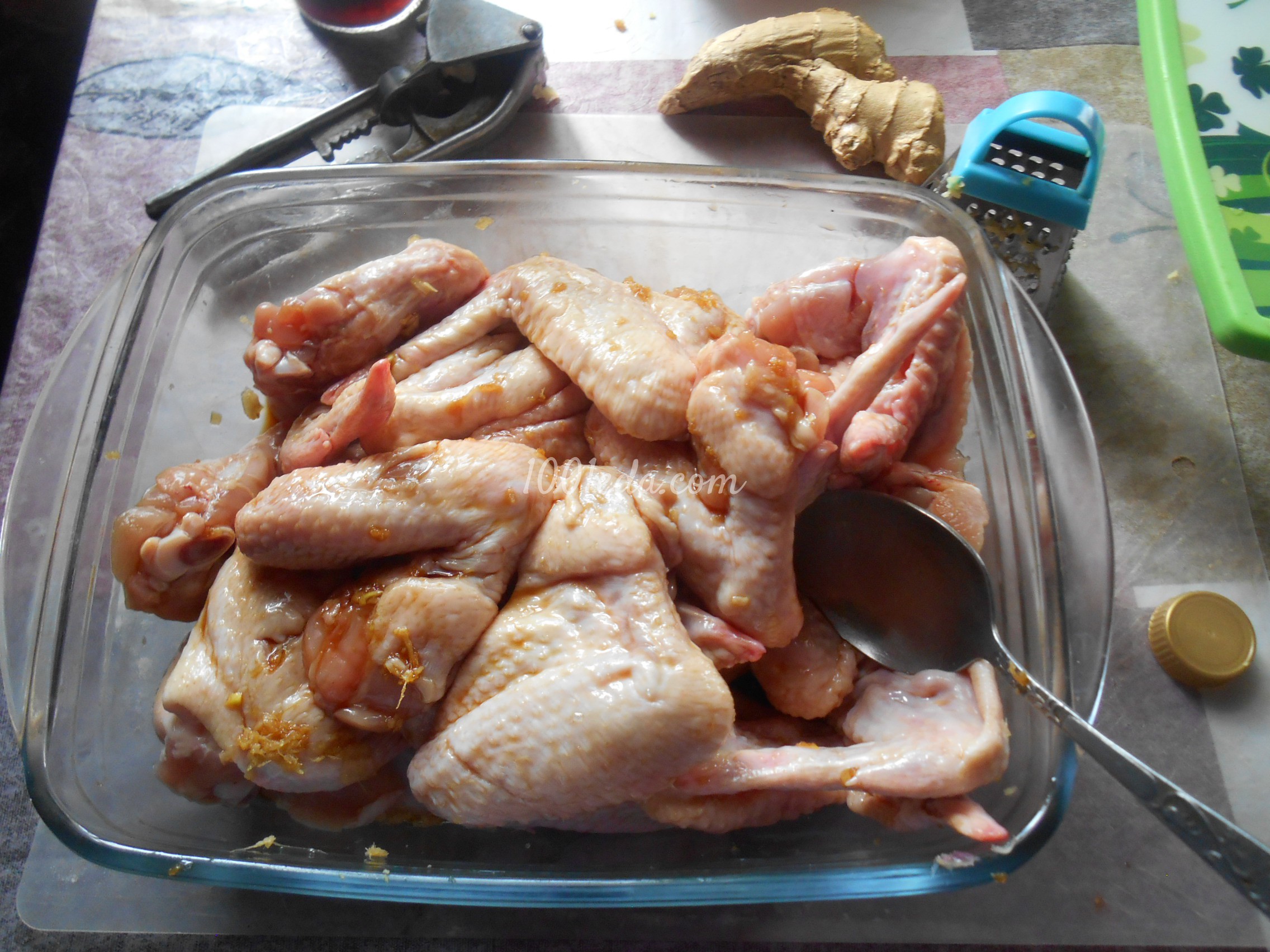 Куриные крылышки в соево-имбирном соусе, запечённые на углях: рецепт с пошаговым фото - Шаг №4