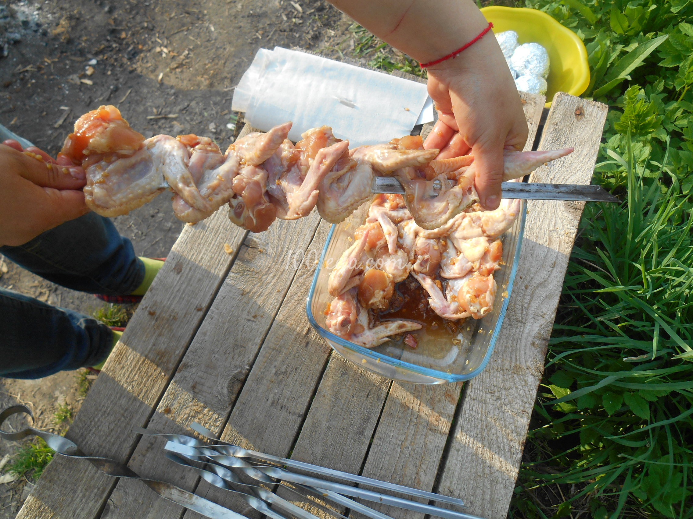 Куриные крылышки в соево-имбирном соусе, запечённые на углях: рецепт с пошаговым фото - Шаг №6