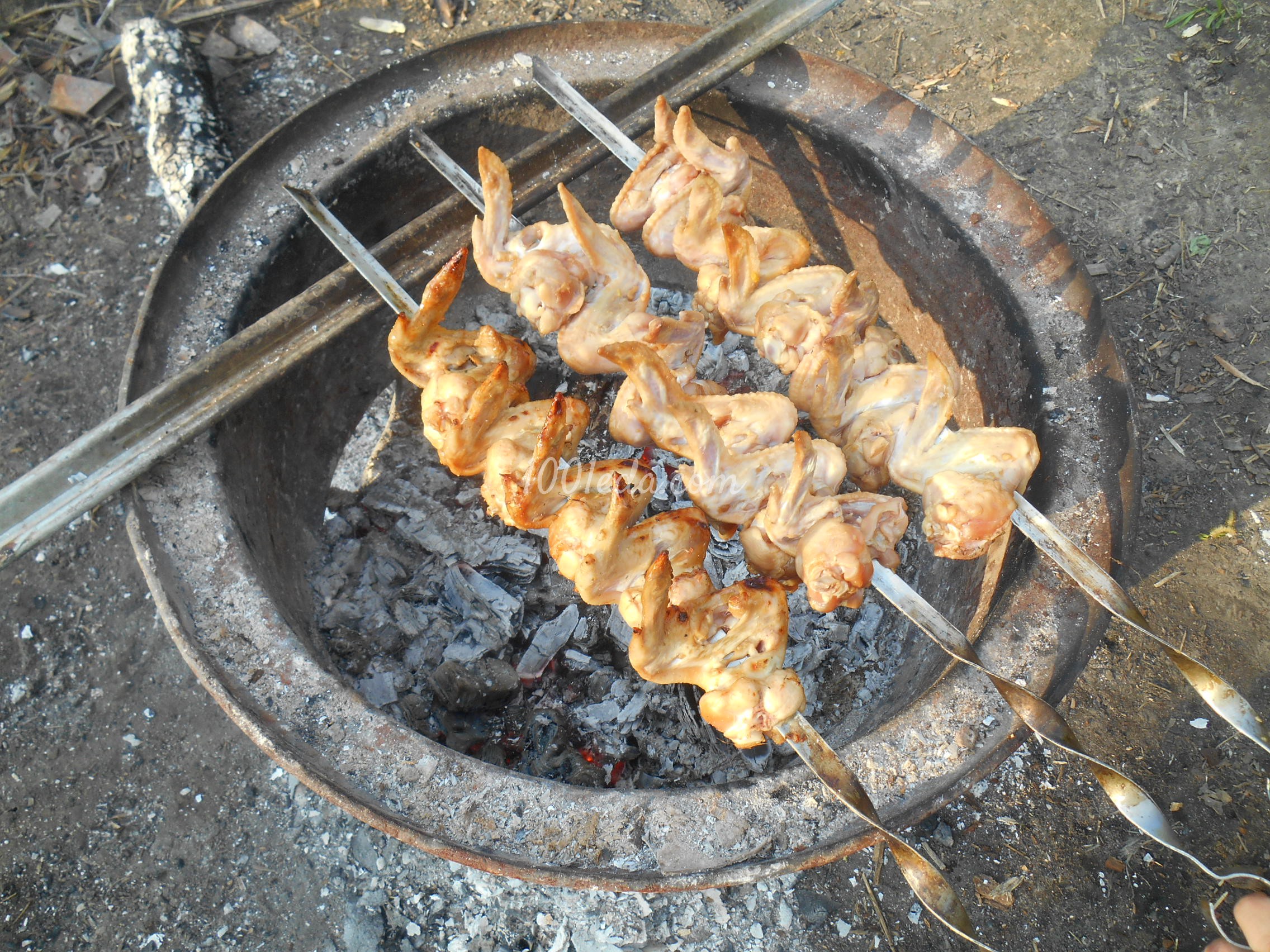 Куриные крылышки в соево-имбирном соусе, запечённые на углях: рецепт с пошаговым фото - Шаг №8