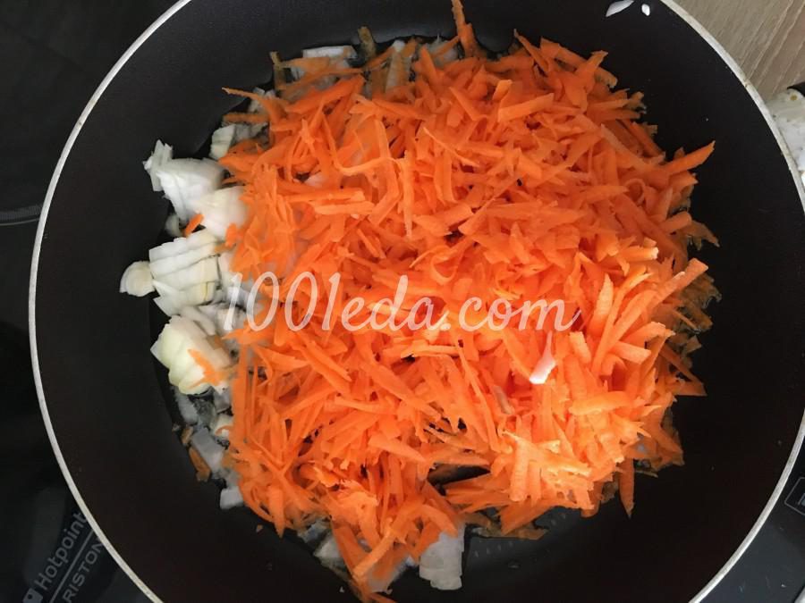Куриные рулетики с луком и морковью: рецепт с пошаговым фото - Шаг №1