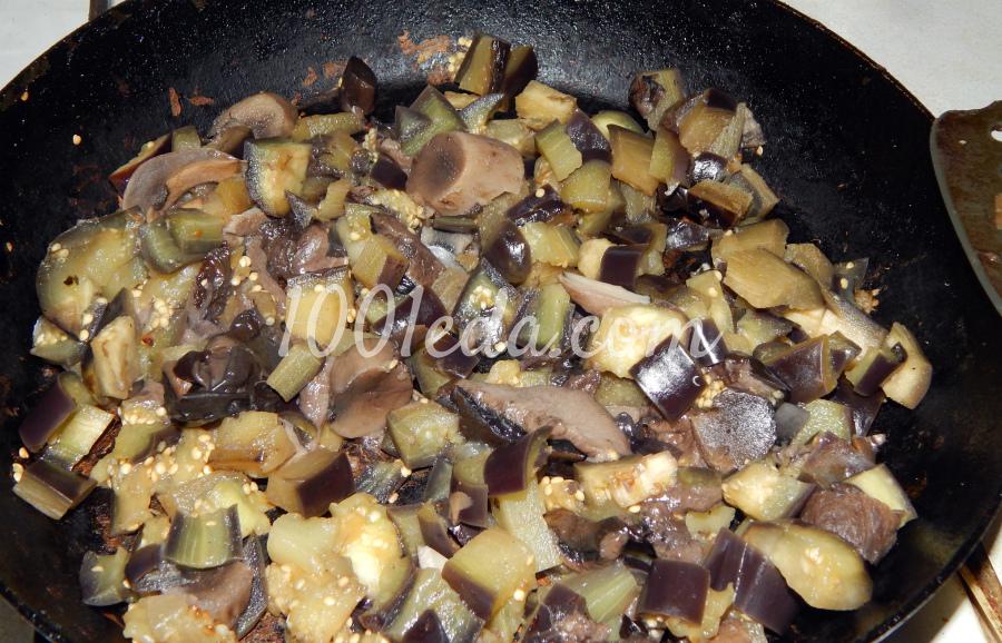 Макароны с грибно-баклажановым соусом со вкусом копченостей: рецепт с пошаговым фото - Шаг №6
