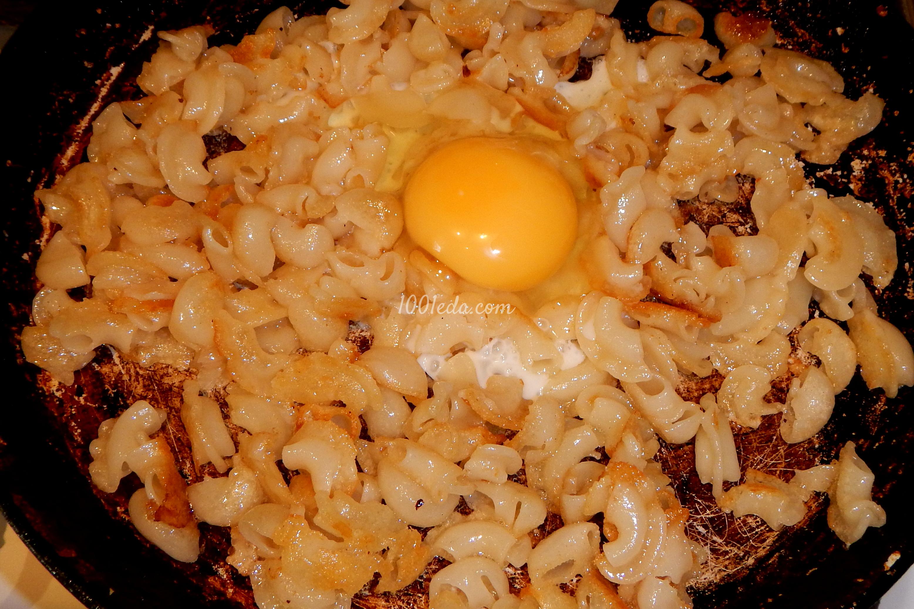 Макароны, жаренные с яйцом: рецепт с пошаговым фото - Шаг №2