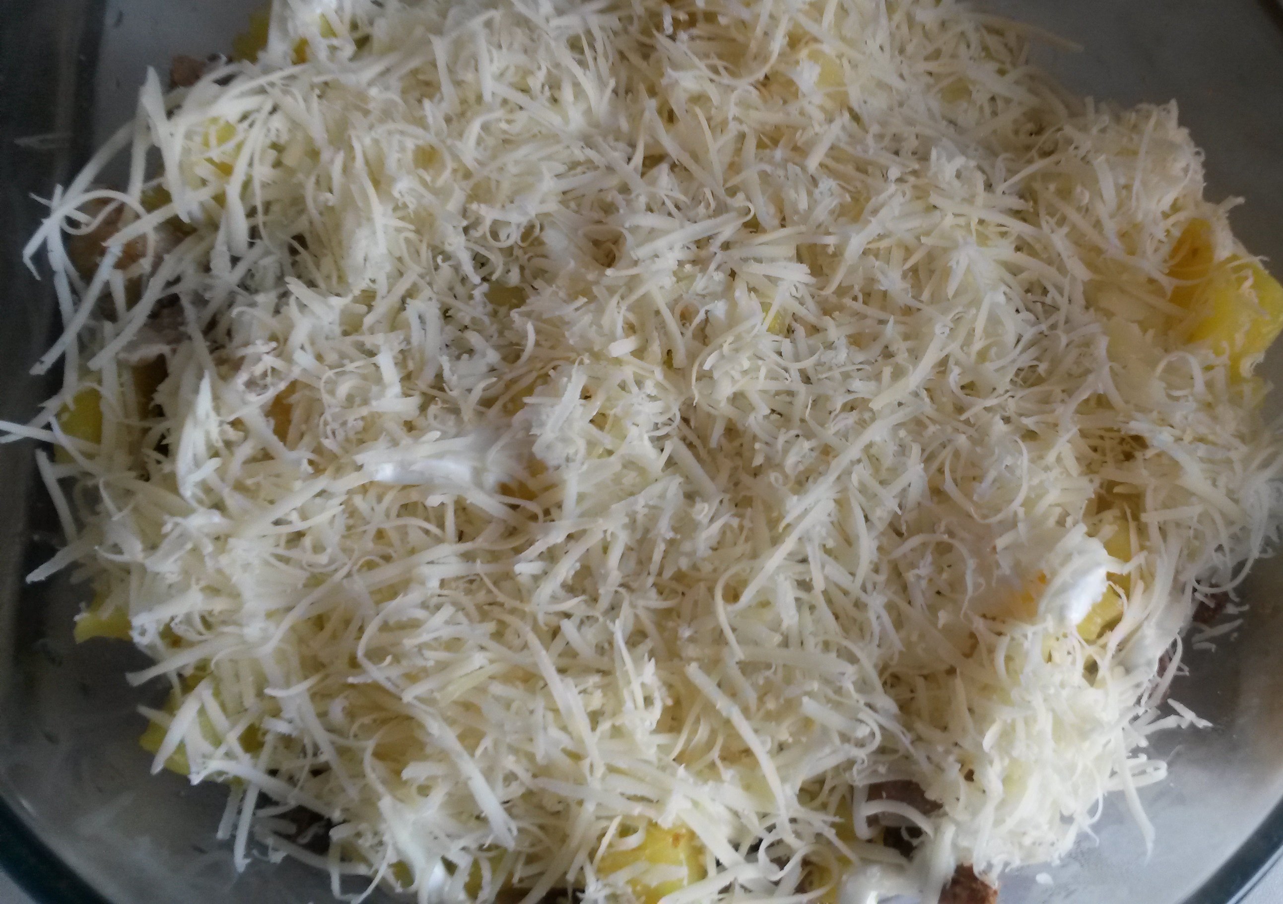 Мясо с ананасами под сырной корочкой: рецепт с пошаговым фото - Шаг №3