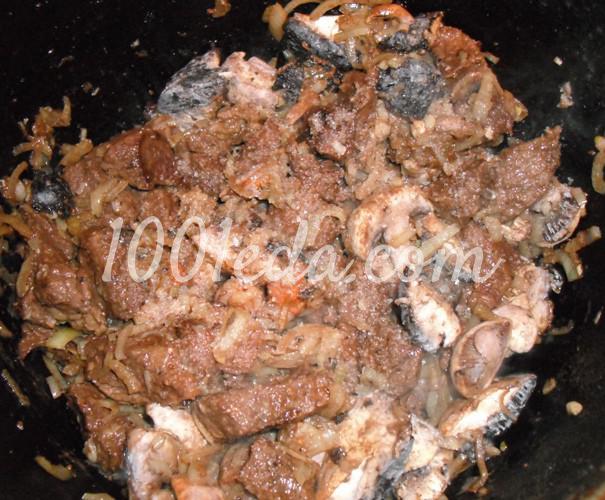 Нежная говядина с шампиньонами и картошкой в горшочках: рецепт с пошаговым фото - Шаг №3