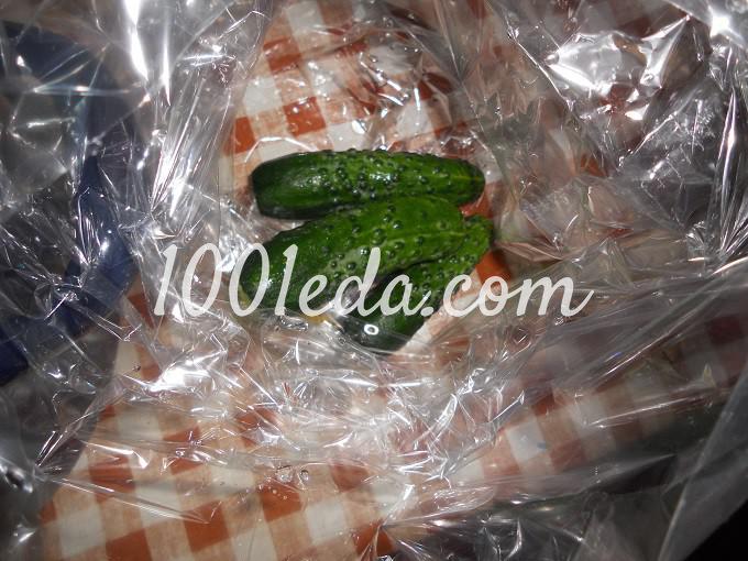 Огурцы малосольные в пакете: рецепт с пошаговым фото - Шаг №2