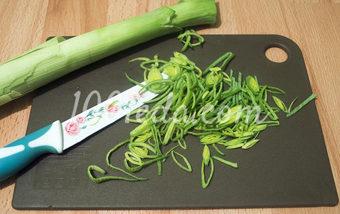Осенний салат с савойской капустой и луком-пореем: рецепт с пошаговым фото - Шаг №3