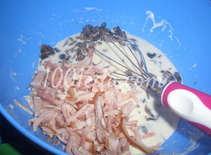 Открытый дрожжевой пирог с грибами и беконом: рецепт с пошаговым фото - Шаг №6