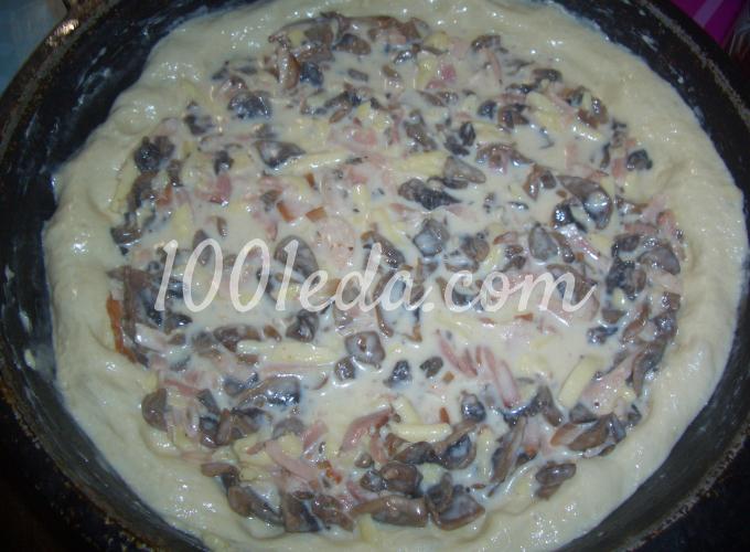 Открытый дрожжевой пирог с грибами и беконом: рецепт с пошаговым фото - Шаг №9