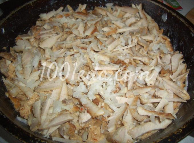 Открытый хлебный пирог с курицей и грибами: рецепт с пошаговым фото - Шаг №6