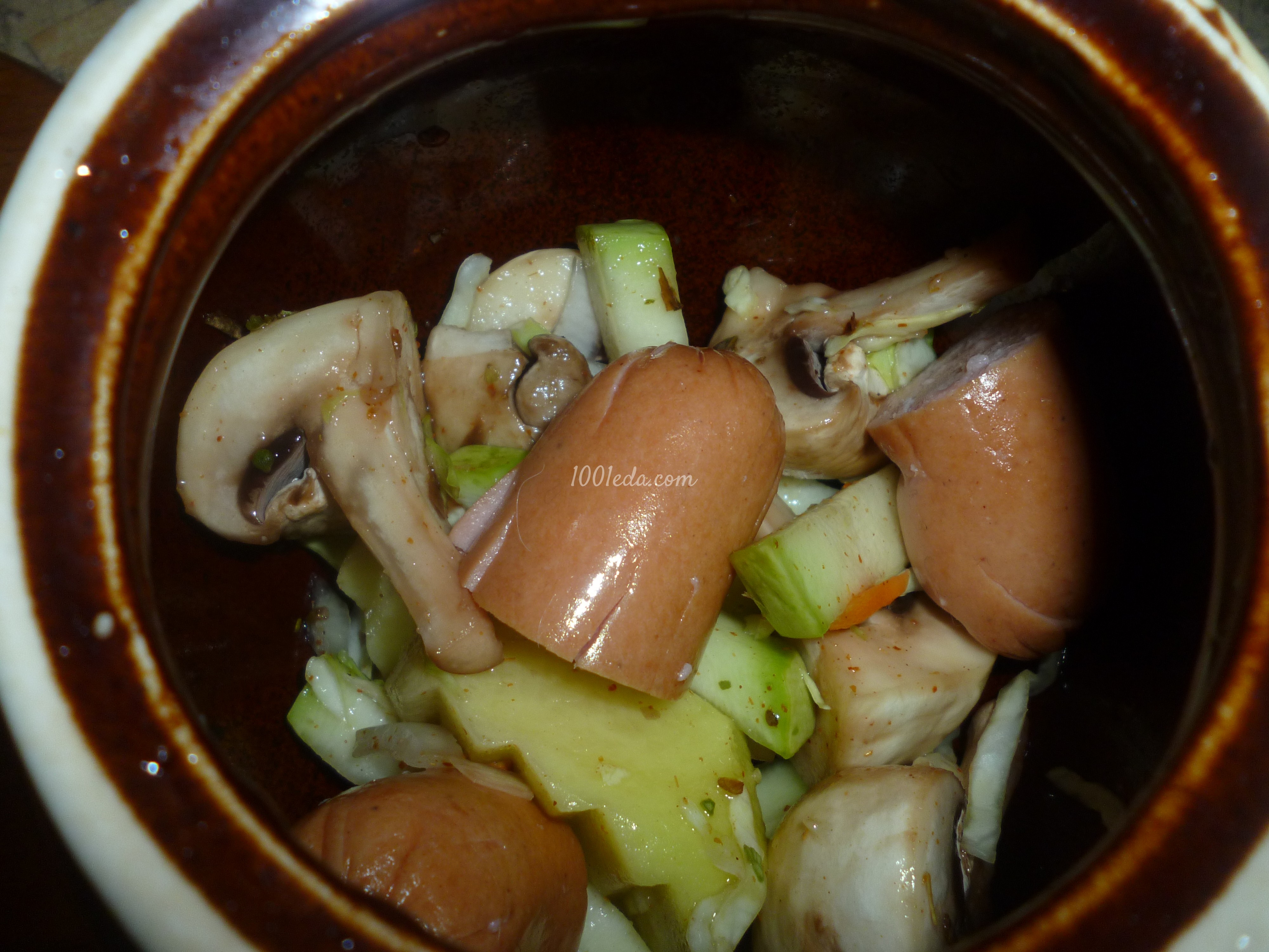 Овощное рагу с грибами и сосисками в горшочках: рецепт с пошаговым фото - Шаг №8