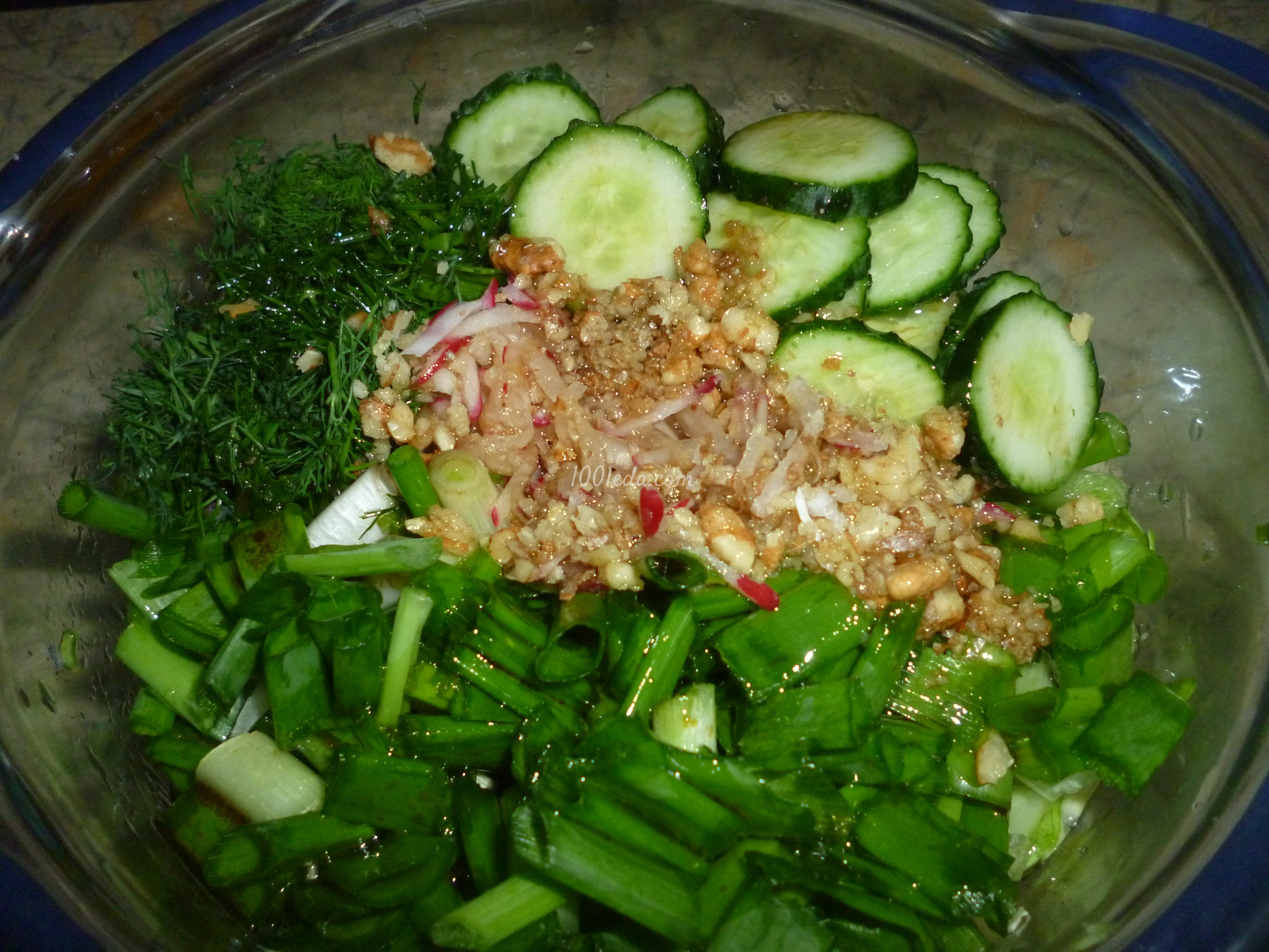 Овощной и сочный салатик с редисом и огурцами: рецепт с пошаговым фото - Шаг №5