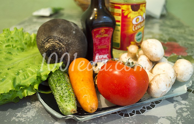 Овощной салат с грибами с пикантным соусом: рецепт с пошаговым фото - Шаг №1