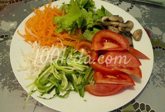 Овощной салат с грибами с пикантным соусом: рецепт с пошаговым фото - Шаг №12