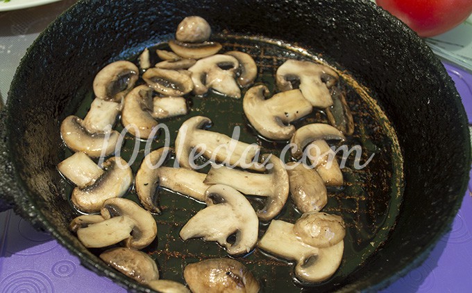 Овощной салат с грибами с пикантным соусом: рецепт с пошаговым фото - Шаг №4