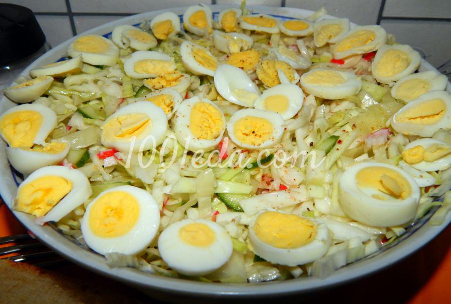 Овощной салат с крабовыми палочками и перепелиными яйцами: рецепт с пошаговым фото - Шаг №3