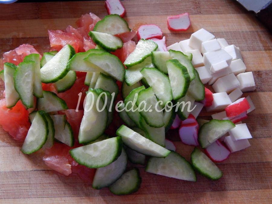 Овощной салат с сыром и крабовыми палочками Наслаждение