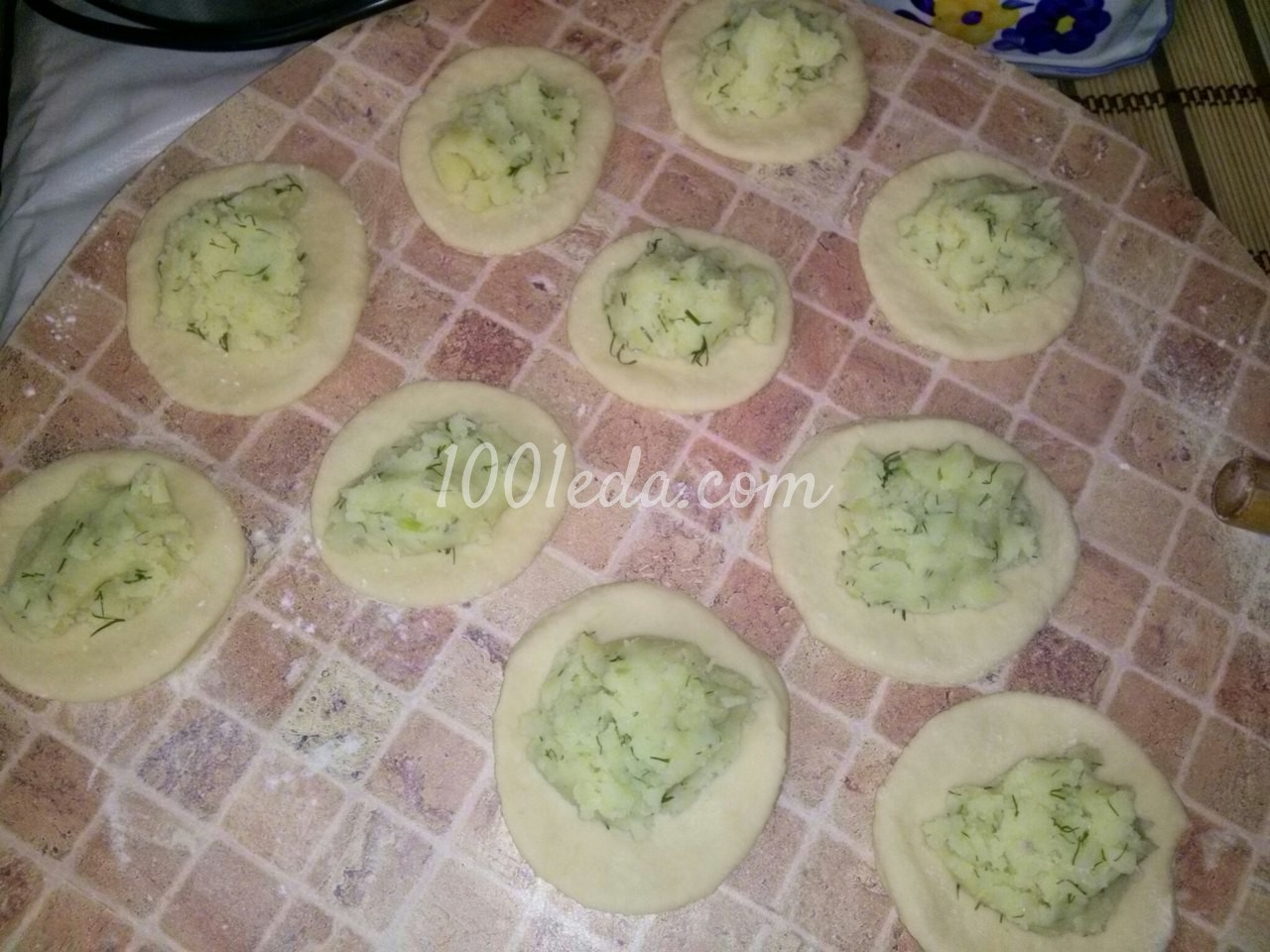 Пышные кефирные пирожки с картофелем и укропом: рецепт с пошаговым фото - Шаг №5