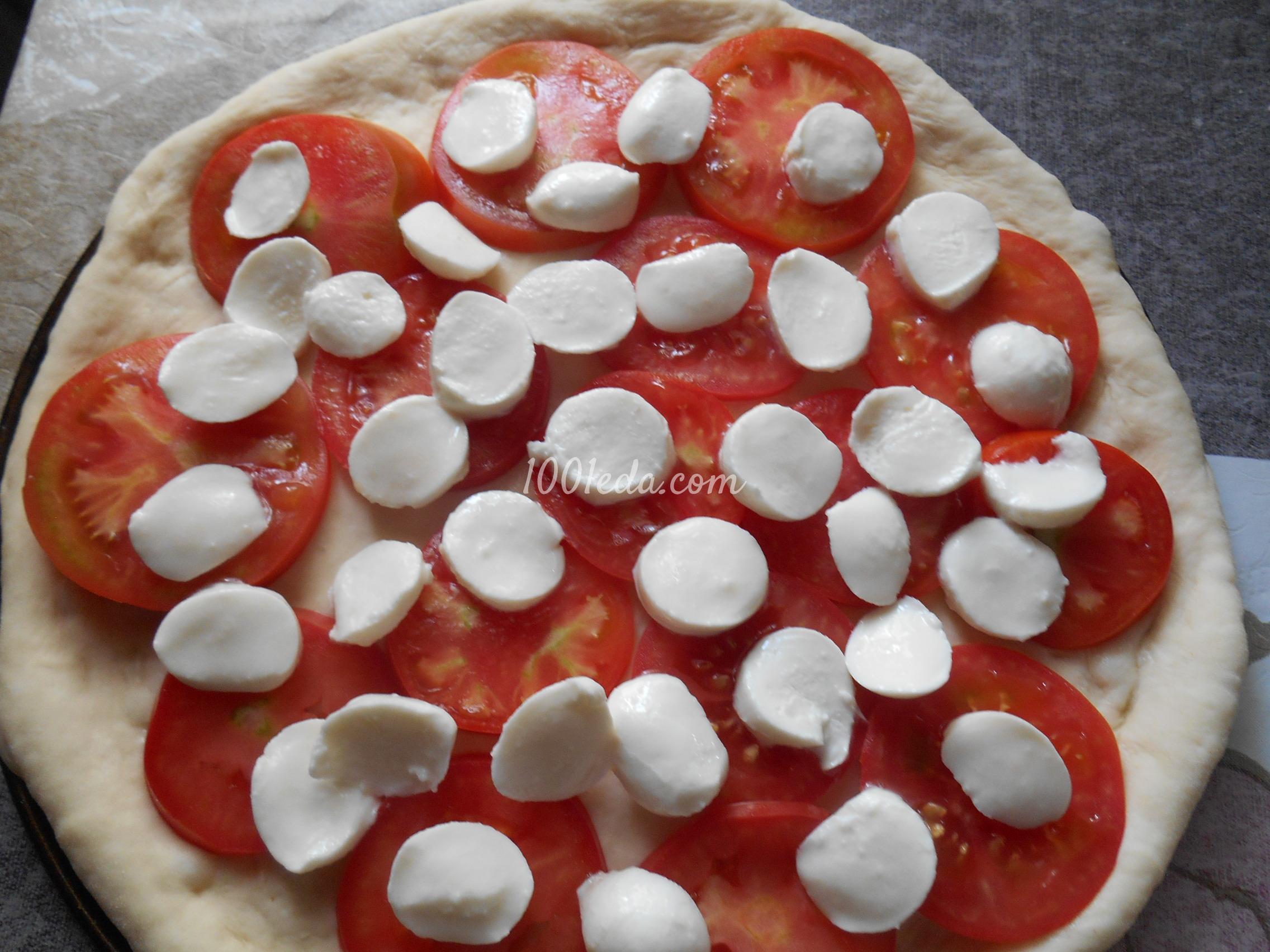 Пицца с помидорами, моцареллой и базиликом а-ля Капрезе: рецепт с пошаговым фото - Шаг №15