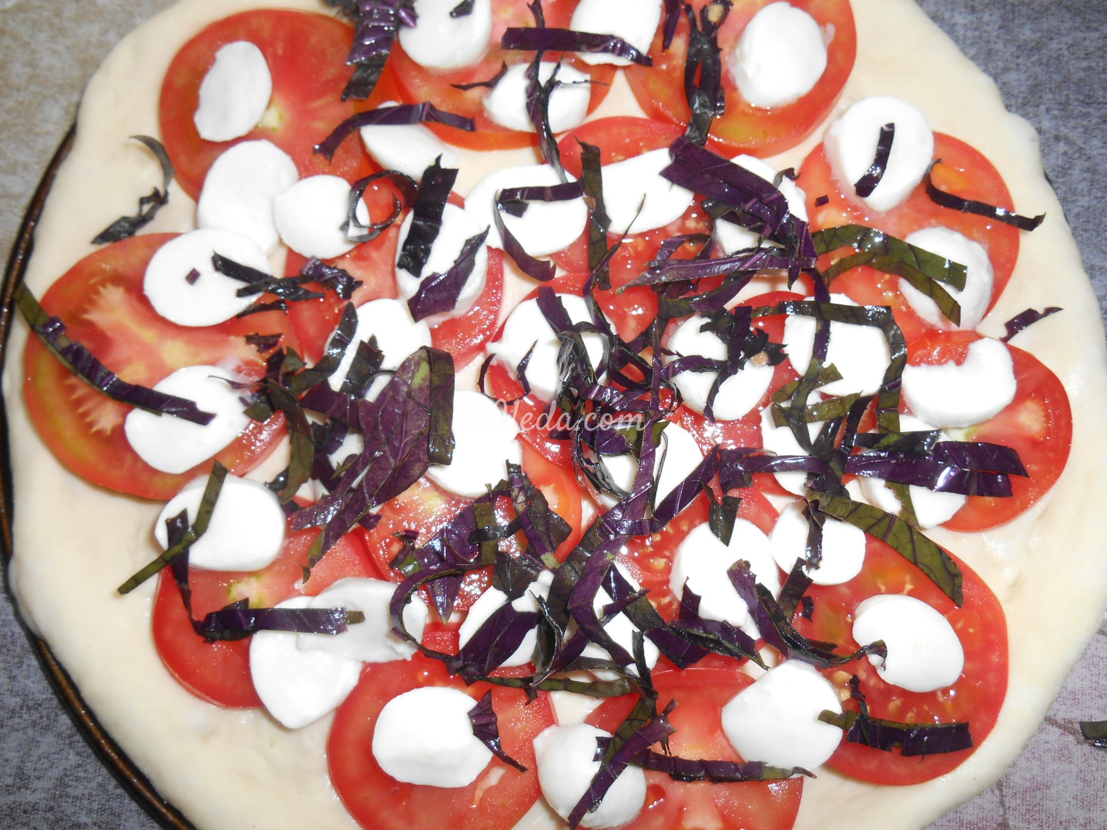 Пицца с помидорами, моцареллой и базиликом а-ля Капрезе: рецепт с пошаговым фото - Шаг №16