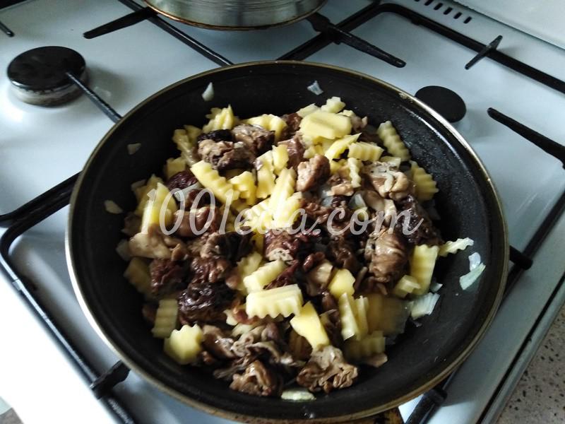 Пирог из слоеного теста с грибами-строчками и картофелем: пошаговое фото - Шаг №1 Пирог из слоеного теста с грибами-строчками и картофелем: пошаговое фото - Шаг №1