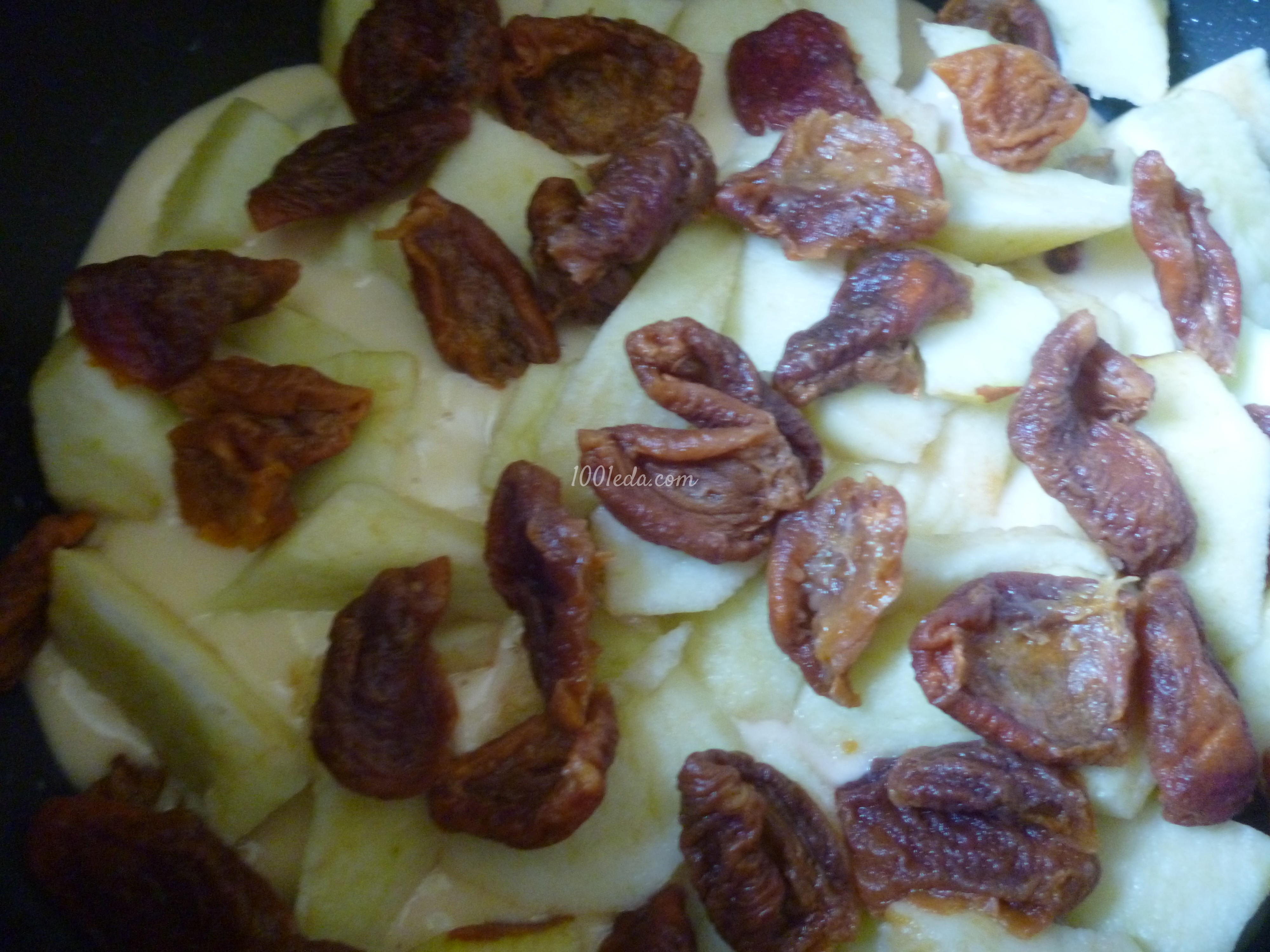 Пирог с домашним сушеным абрикосом и яблоками в мультиварке: рецепт с пошаговым фото - Шаг №5