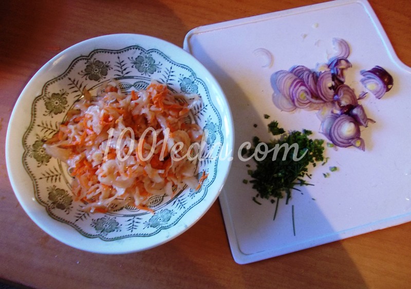 Постный салат из квашенной капусты: рецепт с пошаговым фото - Шаг №2