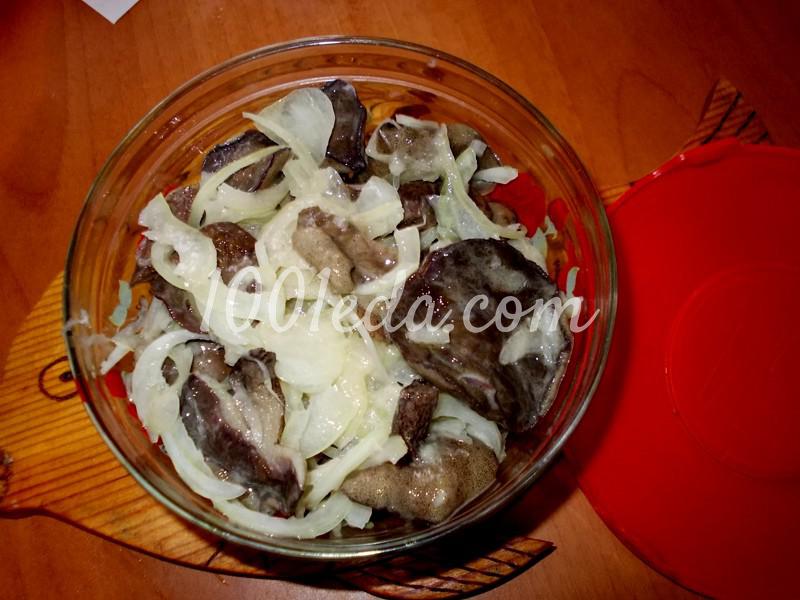 Постный салат с грибами и луком