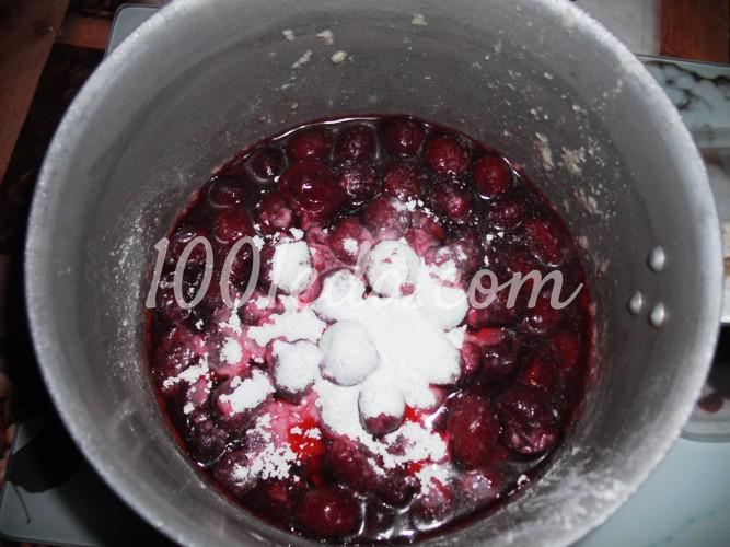 Постный сухарный шоколадный рулет с вишней без выпечки: рецепт с пошаговым фото- Шаг №11