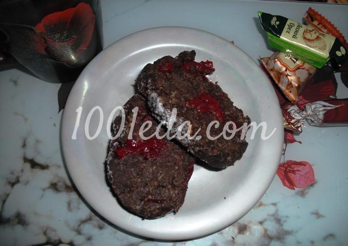 Постный сухарный шоколадный рулет с вишней без выпечки: рецепт с пошаговым фото- Шаг №17