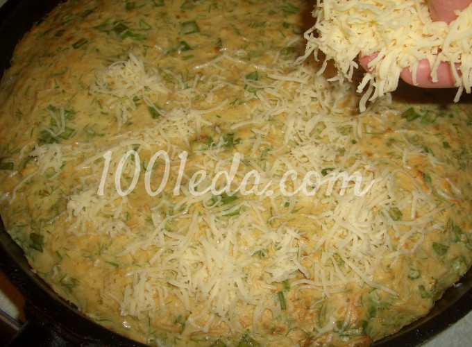 Пресный пирог с куриным филе, зеленым луком под сырной корочкой: рецепт с пошаговым фото - Шаг №7