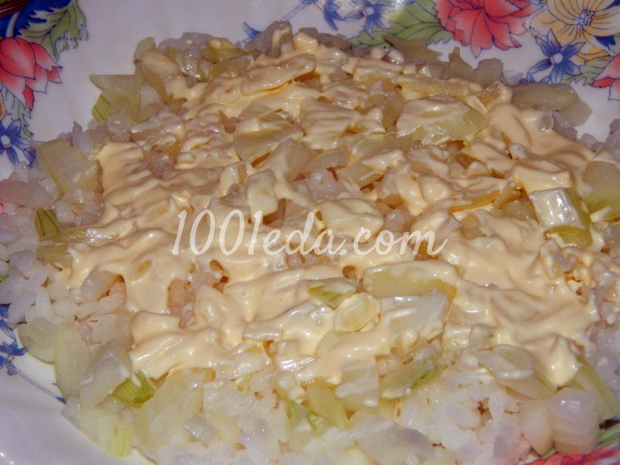 Рисовый салат с малосольной сельдью Зеленый петушок в сугробе: рецепт с пошаговым фото - Шаг №2