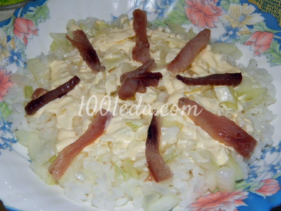 Рисовый салат с малосольной сельдью Зеленый петушок в сугробе: рецепт с пошаговым фото - Шаг №3