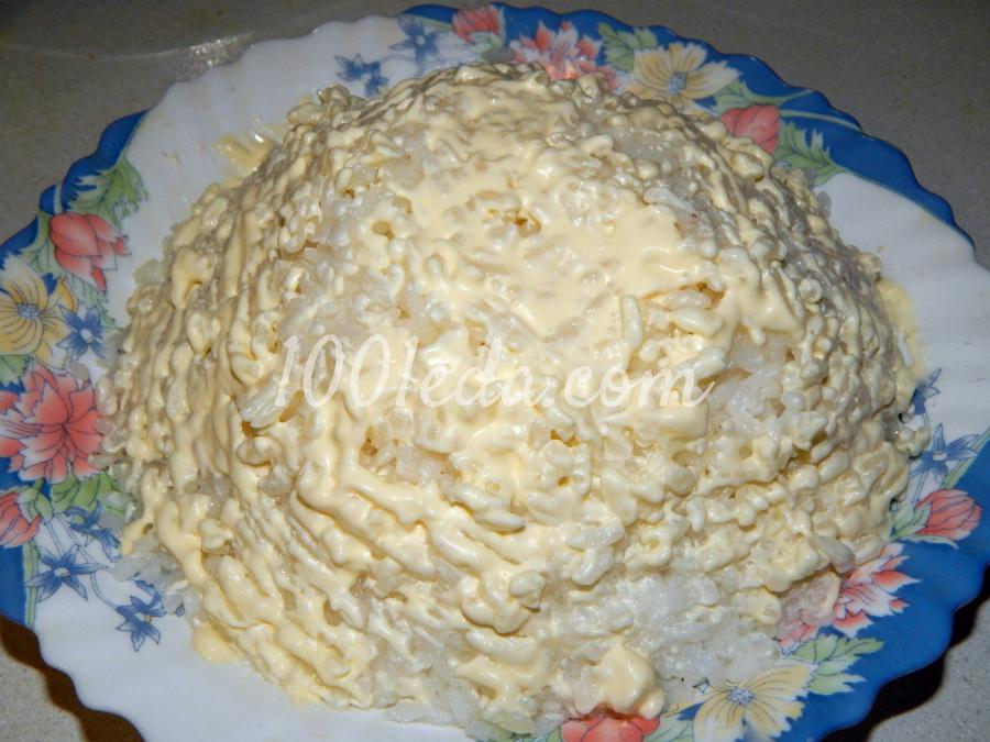 Рисовый салат с малосольной сельдью Зеленый петушок в сугробе: рецепт с пошаговым фото - Шаг №6